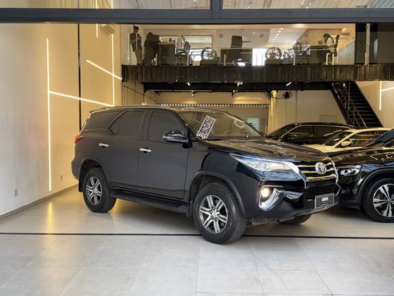 TOYOTA HILUX SW4 2.7 SRV 7 LUGARES 4X2 16V FLEX 4P AUTOMÁTICO TOYOTA HILUX SW4 2.7 SRV 7 LUGARES 4X2 16V FLEX 4P AUTOMÁTICO